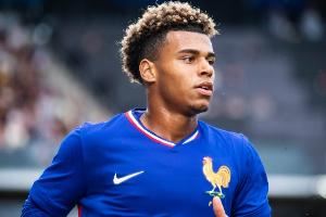 队报：杜埃因小腿受伤退出法国队集训，将与登贝莱一同返回巴黎