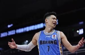 经纪人：上海一球员曾对书豪防守动作很大 他中场道歉&下半场继续