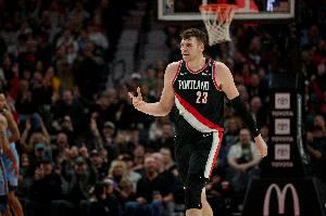 小杨主要竞争对手！克林根4中2拿到4分7板1断 6前场板