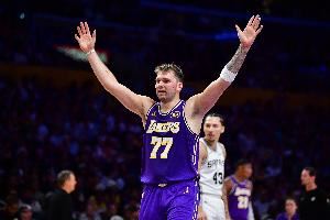 来自NBA官方的肯定!官方晒东契奇多项开季豪华数据!