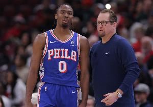 剑走偏锋!76人第三节净效率-38.7联盟垫底 但末节+31.6联盟第一