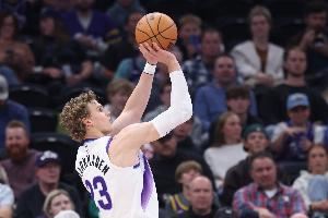 一般般!马尔卡宁15中6得21分8板3助1断 三分7中4